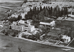 Postkort, Stange, Bekkelaget, flyfoto, Østlandske Vanførehje