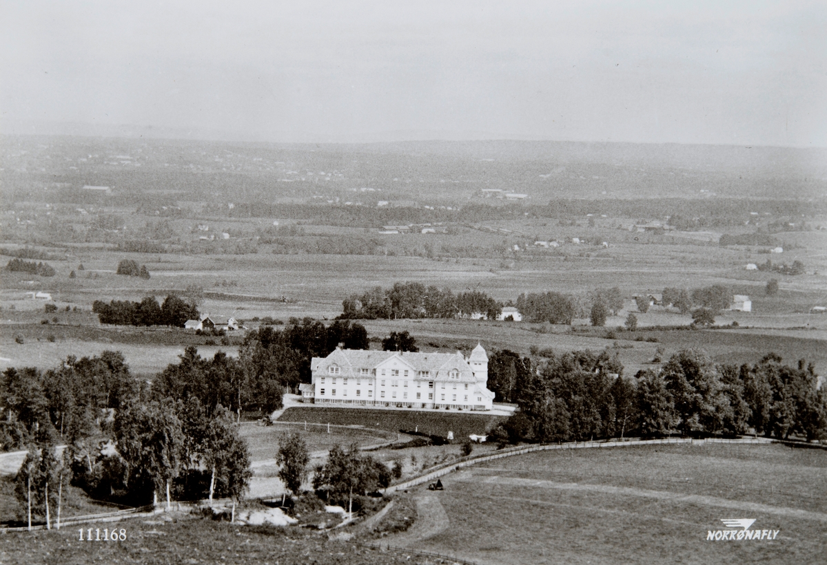 Postkort, Stange, Romedal, flyfoto, Jønsberg Landbruksskole, skolebygninger,