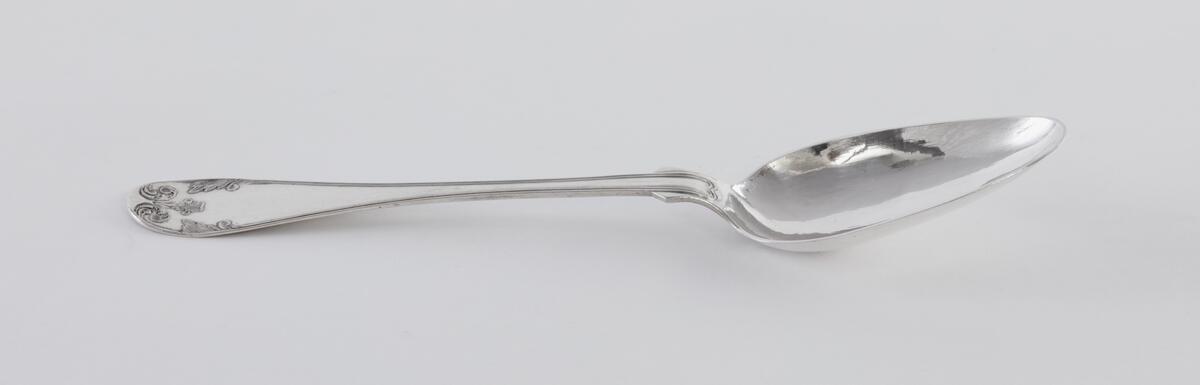 Sked från Falun. Silver. Gammalfransk modell. Refflad kant och droppformad förstärkning på bladets baksida. Märkt: "IES AGED".
Stämplar: "CH" =Carl Herdin, "E5" =1859, Falustämpel, kontrollstämpel.