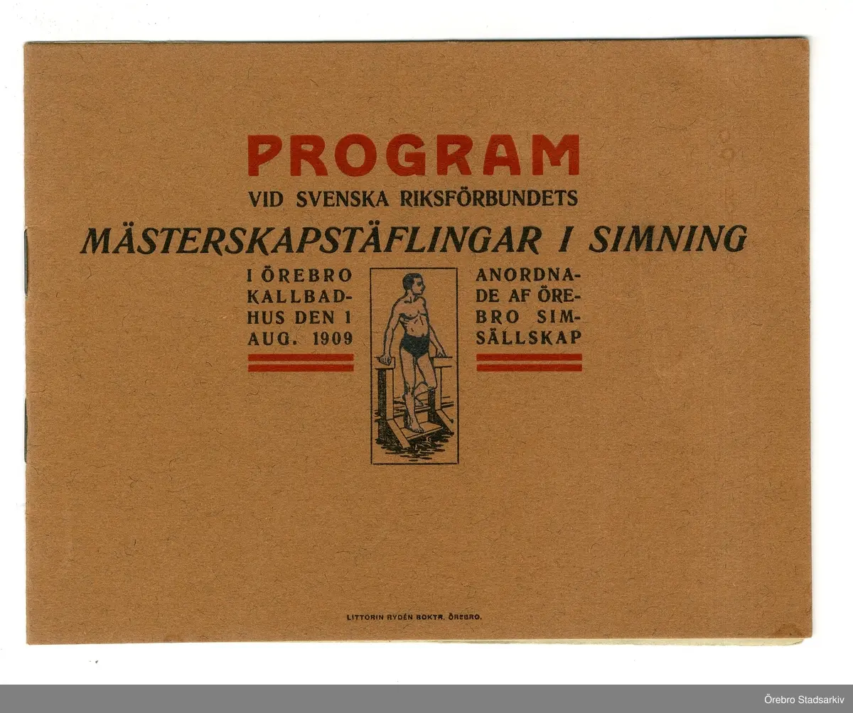 Idrottsprogram. SM-tävlingar i simning, 1909-08-01. Tävlingsledare: Erik Österberg. Skiljedomare: Eman. Larsson. Måldomare: Axel Arvedson. Prisdomare: Pontus Hansson, Paulus Källander, Gunnar Wennerström. Starter: Konrad Littorin. Tävlingssekreterare: Marcus Andersson. Domare i vattenpolo: Paulus Källander. Kontrollanter: B. Drake och A. Österberg. Ledare för tidtagarna: K. V. Karlsson. Tävlingsmarsalk: Karl J. Larsson. Tävlande: Alfr. Johansson, J. A. Österberg, Erik Adlerz, Bror Elliot, Rob. Andersson, Jens Stefenson, Victor Lagerbäck, Bror Drake, Ernst Kjellgren, Sven Lindh, Nils Lagerbäck, Konrad Littorin, Axel Runström, Eskil Vedholm, Gunnar Vennerström, D. Theander, Thure Ström, Pontus Hansson, Ant. Johansson, Vilh. Andersson.