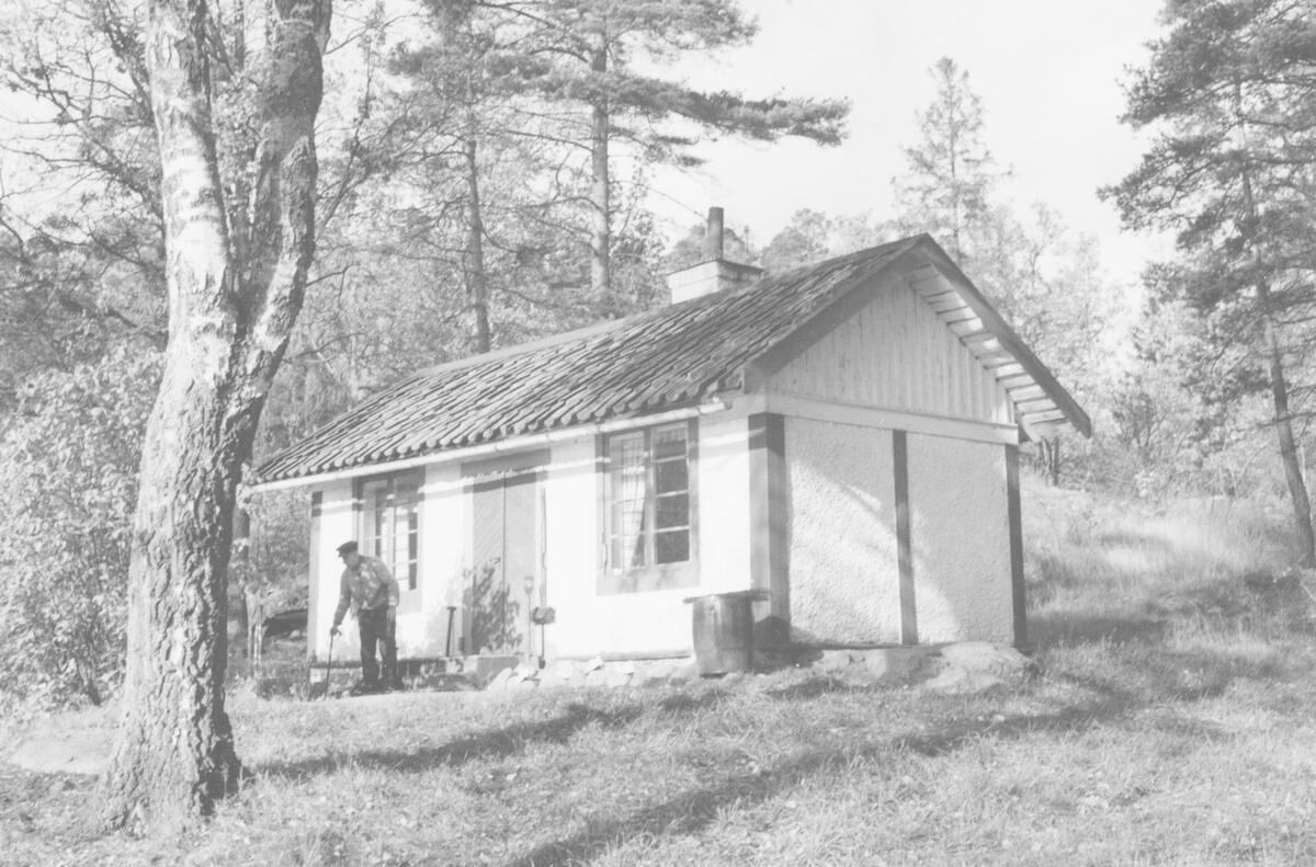 Torp - idag rivet - som sannolikt låg under Stubbsund. Torpstugan var belägen i sluttningen upp mot området Fannydal i närheten av Järlasjön. Foto 1956.