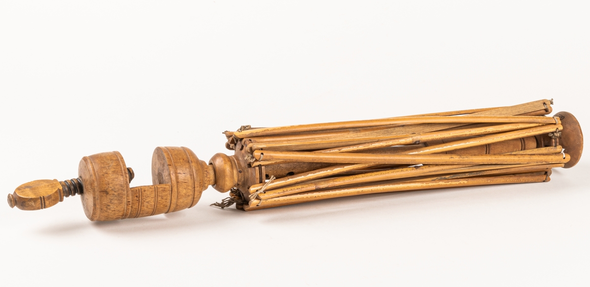 Härvel för garn, att sätta fast vid bordsskiva.