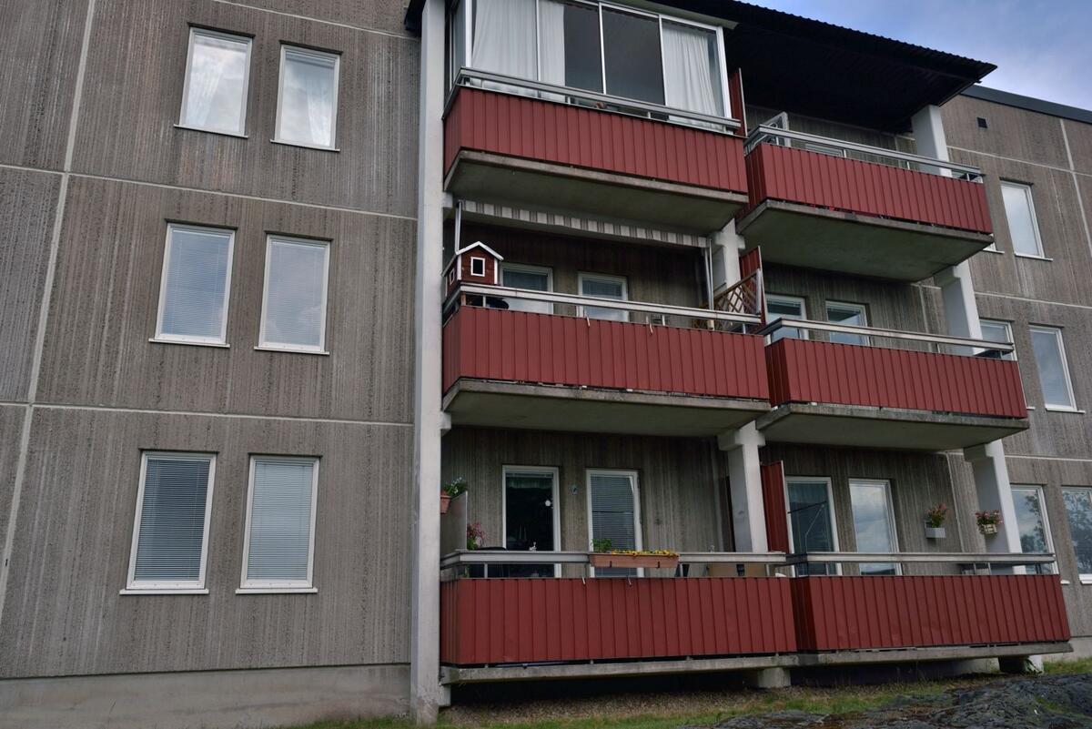 Flerfamiljshus på Ormingeringen 91. Foto 2013.
