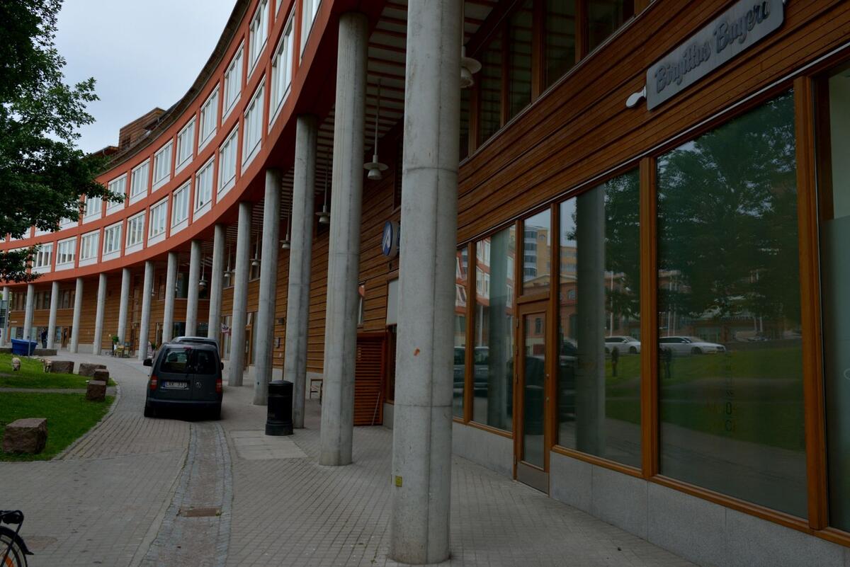 Augustendalstorget 1 -13 i området Nacka Strand. Foto 2013.