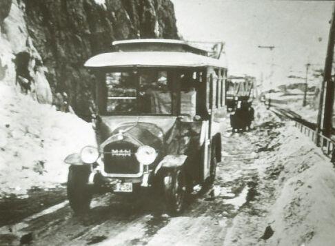 Buss nr 6 på linjen Stockholm - Björknäs i Danvikstullsområdet . Foto 1925.
