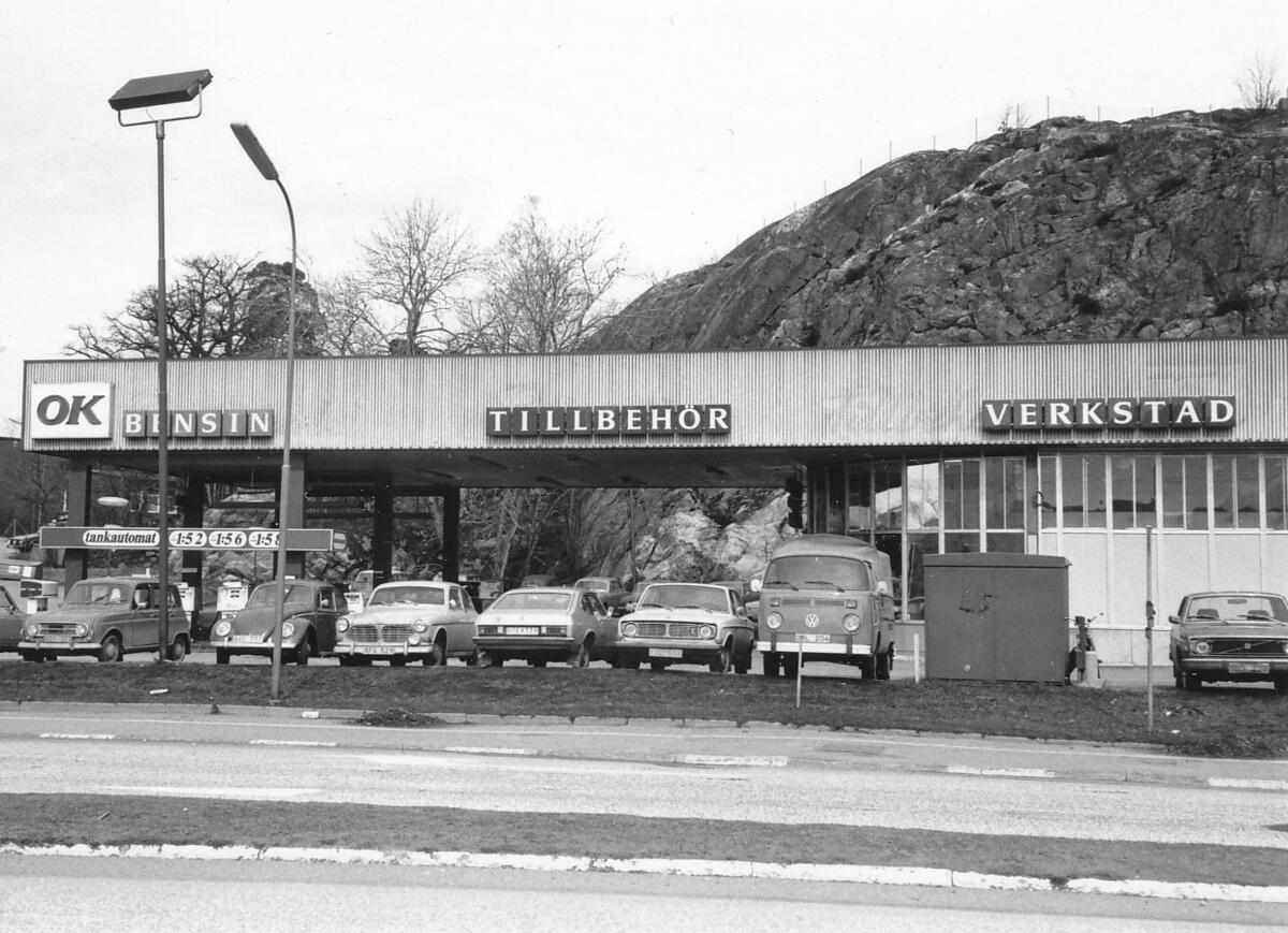 OK:s bensinstation vid Alphyddan, uppförd 1964. Foto 1977.