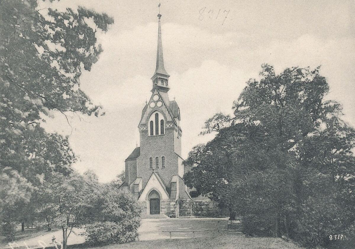 Nacka kyrka - ritad av arkitekt Gustaf Wickman - invigdes i november 1891. Vykort 1910-talet.