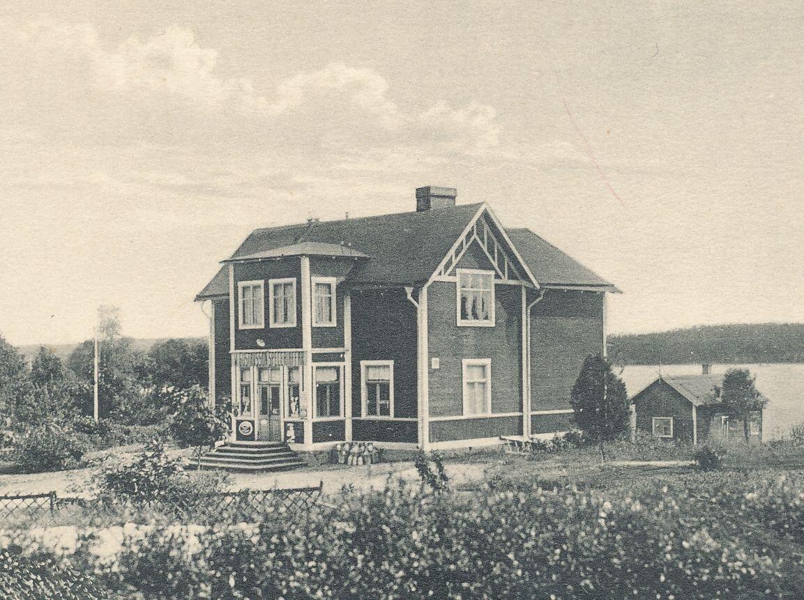 Gustafssons affär på Älta Strandväg 49 i Kolarängen. Huset är idag bevarat. Foto ca 1930.