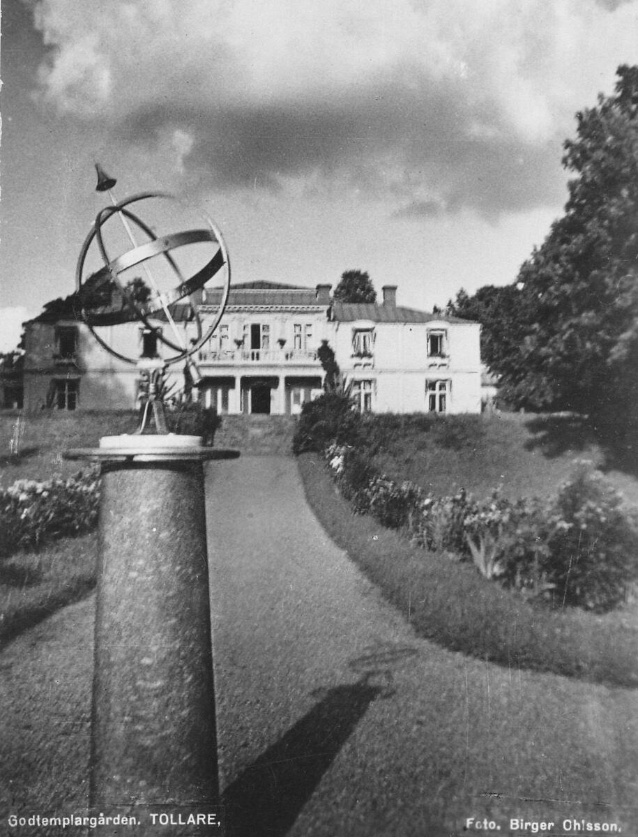 Tollare gård från mitten av 1800-talet köptes 1933 av IOGT och blev semesterhem. Från 1952 används gården som folkhögskola. Vykort, foto Birger Ohlsson cirka 1950.