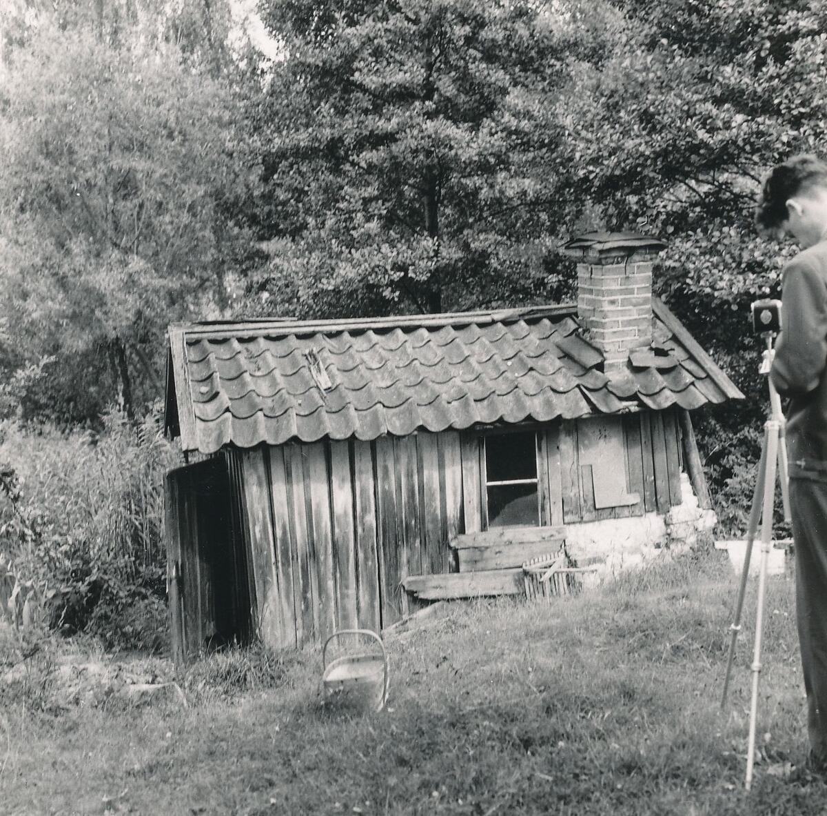 Den lilla tvättstugan vid Stubbsunds gård i Saltsjö-Duvnäs. Foto 1957.