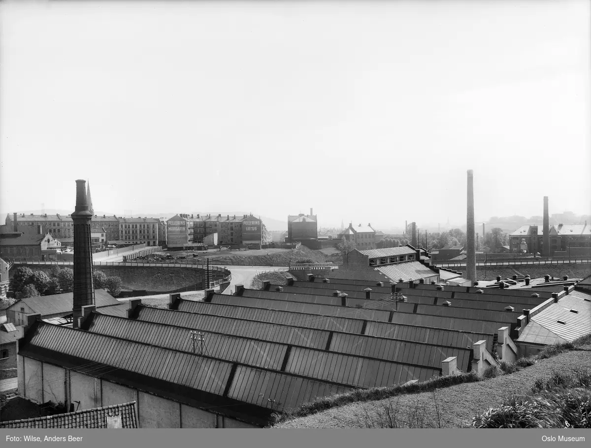 Knud Graah & Co bomullsvarefabrikk, skorsteiner, bygårder, Foss skole