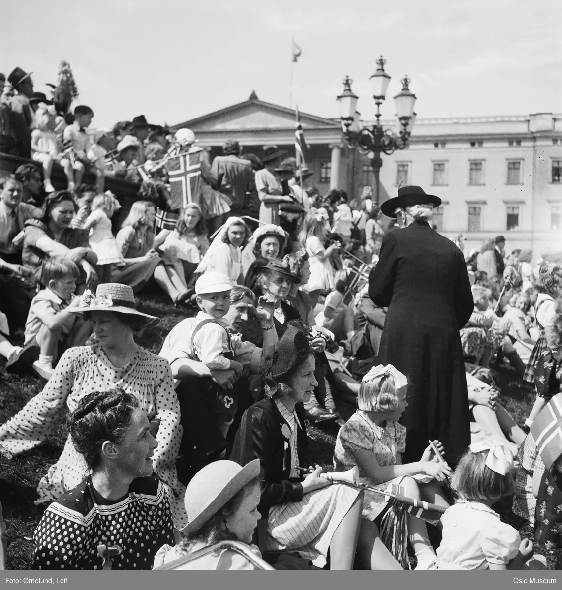 17. mai-feiring, barn, kvinner, flagg, Slottet