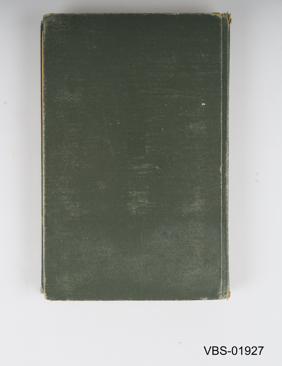 Bok med 423 sider, med trykt papiromslag, svart-hvitt tekst og illustrasjoner.
Tredje utgave, Bergen 1928
