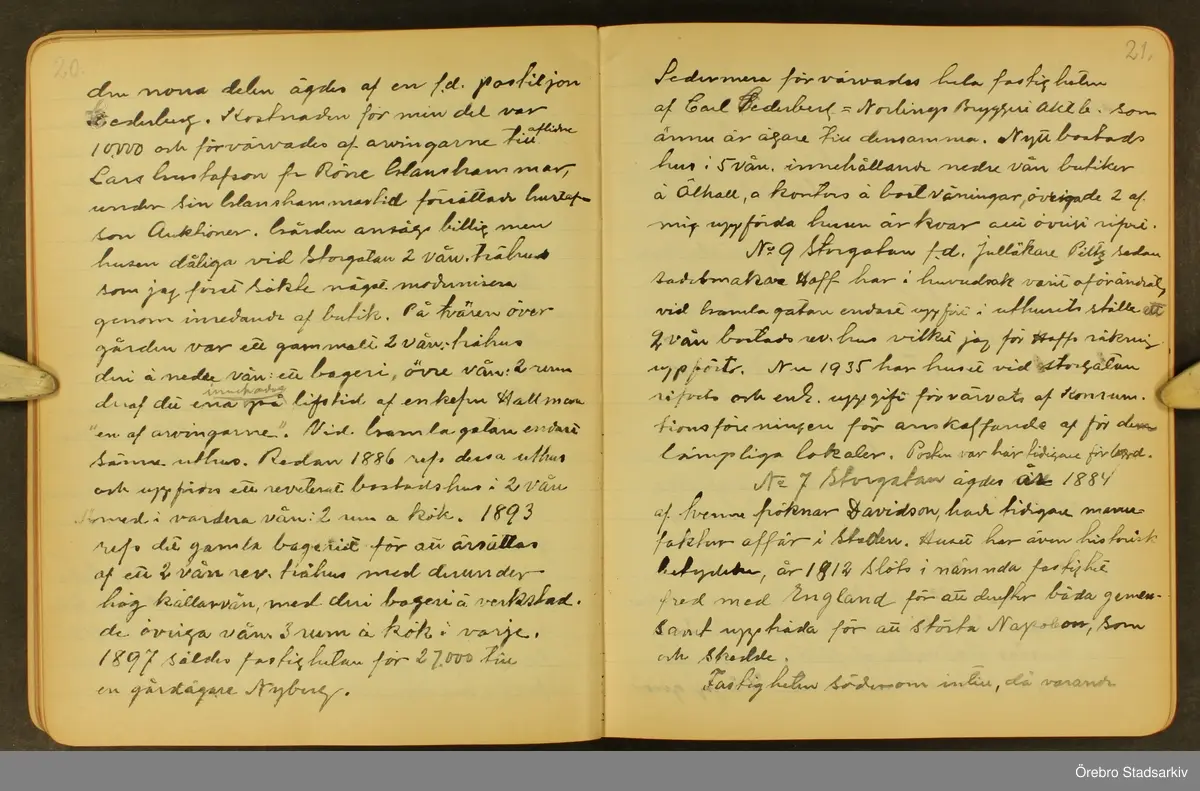 Byggmästare Per Karlssons anteckningar om Örebro stad, 1884-1935. Text på titelsidan "Härefter Örebro stads förändrade fysionomi tiden 1884 och därefter till och med 1935, sålunda 50 år".