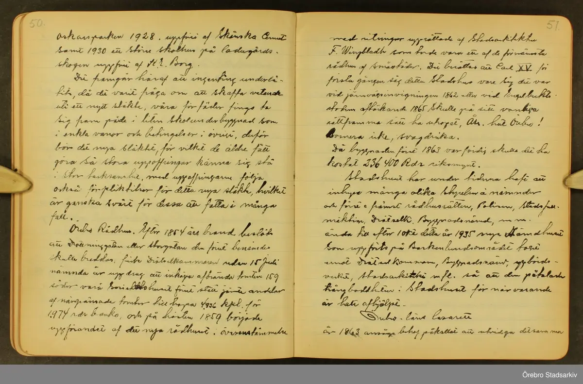 Byggmästare Per Karlssons anteckningar om Örebro stad, 1884-1935. Text på titelsidan "Härefter Örebro stads förändrade fysionomi tiden 1884 och därefter till och med 1935, sålunda 50 år".