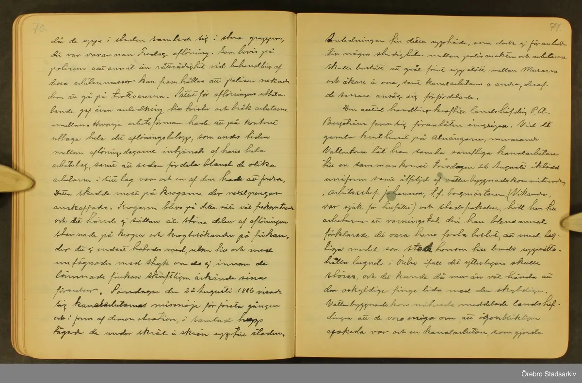 Byggmästare Per Karlssons anteckningar om Örebro stad, 1884-1935. Text på titelsidan "Härefter Örebro stads förändrade fysionomi tiden 1884 och därefter till och med 1935, sålunda 50 år".