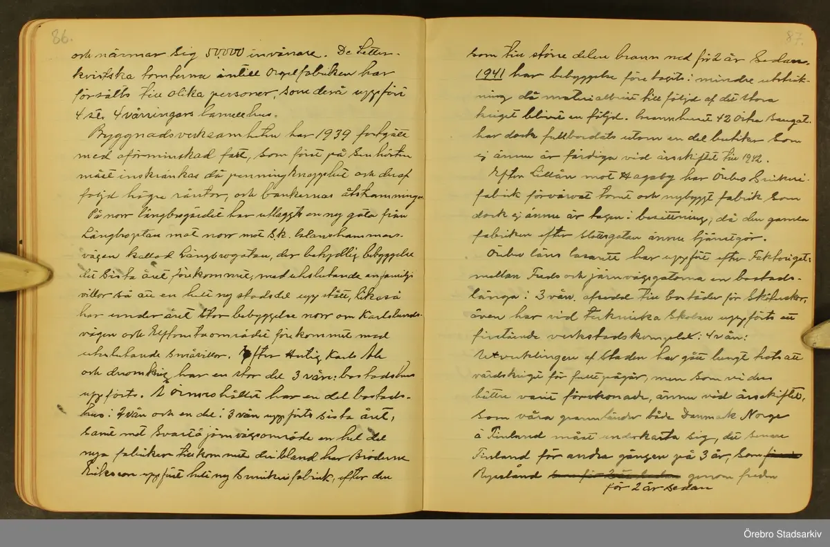 Byggmästare Per Karlssons anteckningar om Örebro stad, 1884-1935. Text på titelsidan "Härefter Örebro stads förändrade fysionomi tiden 1884 och därefter till och med 1935, sålunda 50 år".