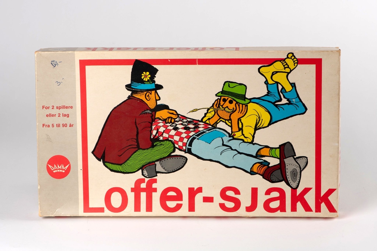 En rektangulær eske med lokk inneholdende et perforert og brettet spillbrett, en pose med spillbrikker og en håndskrevet lapp.

På lokkets forside er det en tegning av to loffere som spiller et spill på ryggen til en treje liggende loffer. Spillets tittel står nederst med forlagets logo og noe skrift på siden. Det erklusset og skrevet på med penn og blyant på lokkets venstre side. På innsiden av lokket er reglene trykket i svart sammen med samme illustrasjon som på forsiden.
 
Esken er av brunn papp og holder fasongen ved hjelp av metallstifter.

Spillbrettet består av et stykke brettet papp med rød trykk og perforeringer. Det er trykket på et 15*15 rutenett med vertikale, horisontale og diagonale linjer. Det er et hull i hvert kryss og skrift på hver side av nettet.

I en gjennomsiktig (antatt uoriginal) plastpose ligger brikker i rødt og blått. 16 røde og 12 blå. Brikkene er runde med flat topp og en stang som stikker ned på undersiden som skal passe i hullene i brettet.