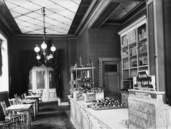 Baker Samsons utsalg og konditori i Karl Johans gate 20.