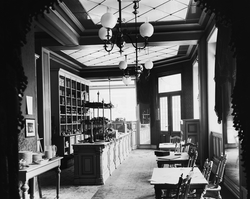 Baker Samsons utsalg og konditori i Karl Johans gate 20.