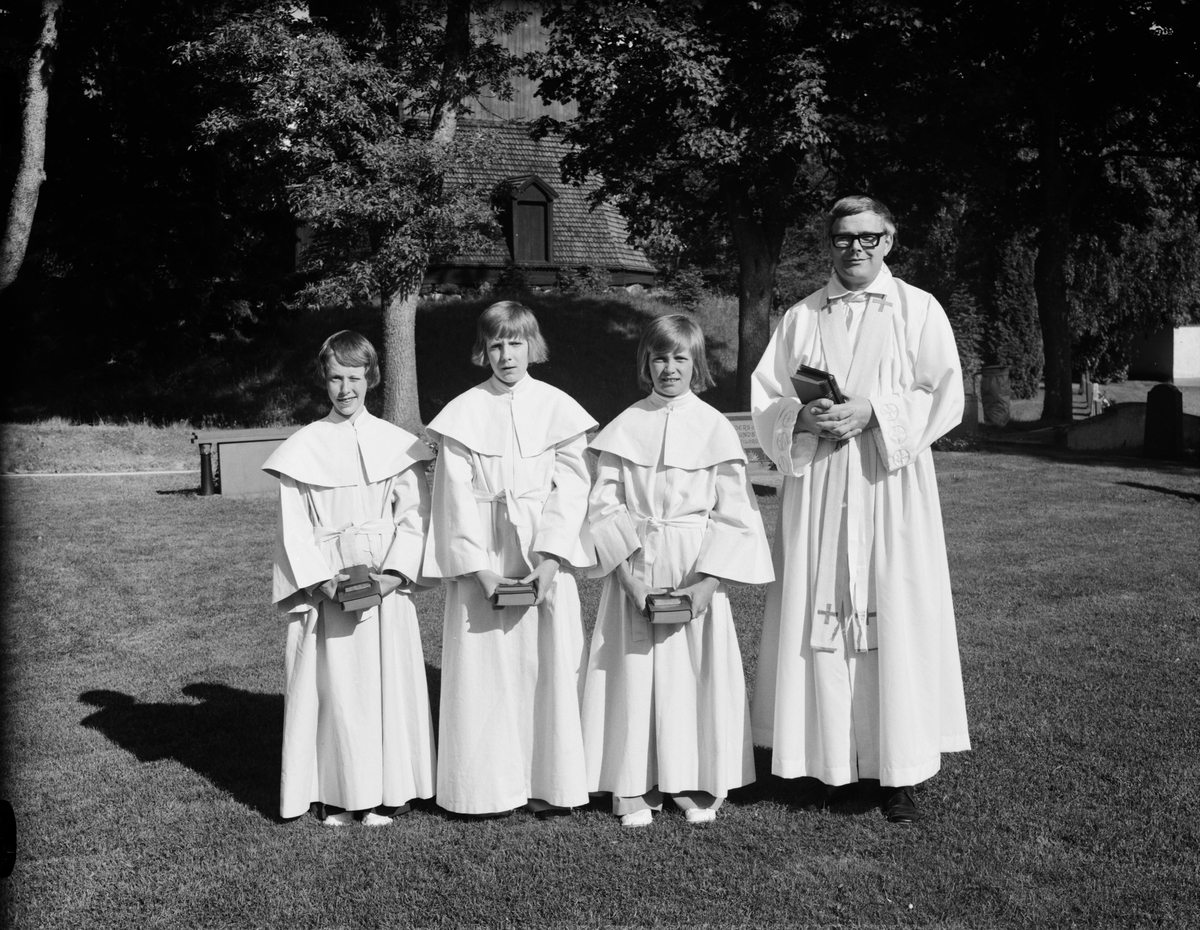 Konfirmander, Hökhuvud socken, Uppland 1973