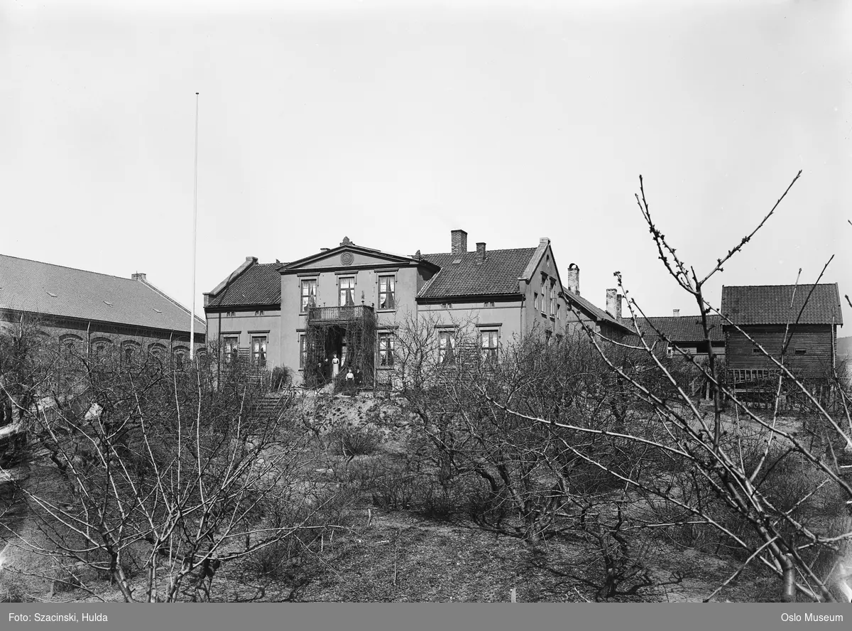 villa, veranda, mennesker, hage, uthus, fabrikkbygning, Bjølsen Valsemølle