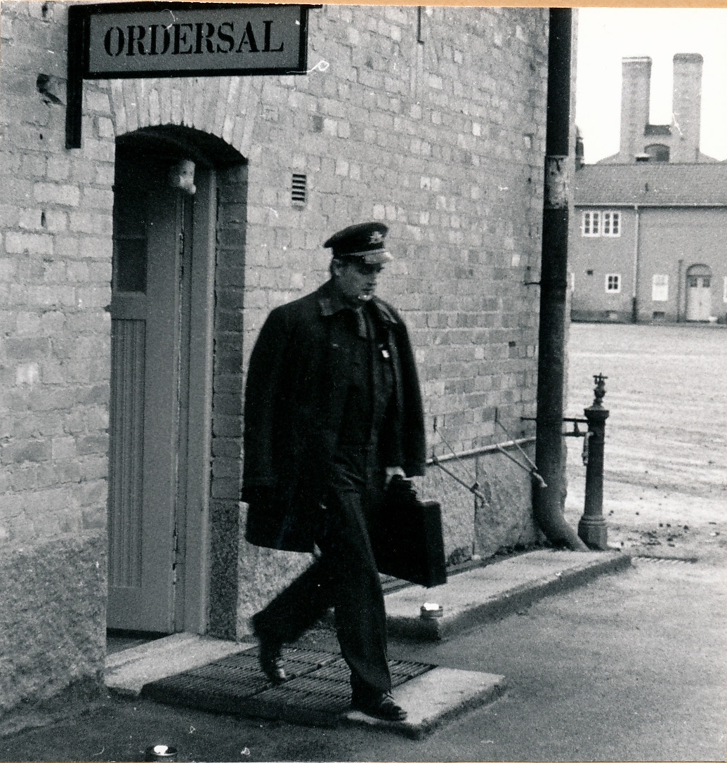 Inspektion av den nytillträdde Militärbefälhavaren för Östra militärområdet, generallöjtnant Nils Sköld den 5 december 1974

Bild 1
Regementschefen informerar Militärbefälhavaren i Ordersalen.

Bild 2
Överstelöjtnant Per-Olof Kinnander

Bild 3
Överstelöjtnant Nils-Gunnar Ahlgren