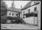 Gårdsinteriör från St korsgatan i Linköping. Obs! Bilden är tagen av Didrik von Essen år 1909.

Bilder från gatuhörn i staden Linköping åren 1909 till 1913. Bilderna är tagna i centrala Linköping i ett projekt att dokumentera Linköping för Linköpings stad.