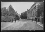 Ågatan i Linköping.

Bilder från gatuhörn i staden Linköping åren 1909 till 1913. Bilderna är tagna i centrala Linköping i ett projekt att dokumentera Linköping för Linköpings stad.