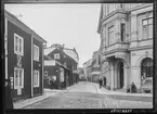 Tanneforsgatan i Linköping. Gågatan. Centrala Linköping.

Bilder från gatuhörn i staden Linköping åren 1909 till 1913. Bilderna är tagna i centrala Linköping i ett projekt att dokumentera Linköping för Linköpings stad.