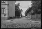 Korsningen Teatergatan och Kungsgatan i Linköping.

Bilder från gatuhörn i staden Linköping åren 1909 till 1913. Bilderna är tagna i centrala Linköping i ett projekt att dokumentera Linköping för Linköpings stad.