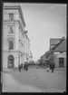 Storgatan i Linköping vid Stora torget.

Bilder från gatuhörn i staden Linköping åren 1909 till 1913. Bilderna är tagna i centrala Linköping i ett projekt att dokumentera Linköping för Linköpings stad.