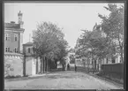 Storgatan i Linköping och fängelsemuren.

Bilder från gatuhörn i staden Linköping åren 1909 till 1913. Bilderna är tagna i centrala Linköping i ett projekt att dokumentera Linköping för Linköpings stad.