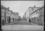 Storgatan och Snickaregatan i Linköping. Storgatan 18 C.J Lindbergs cykelverkstad. Handel.
 Bilder från gatuhörn i staden Linköping åren 1909 till 1913. Bilderna är tagna i centrala Linköping i ett projekt att dokumentera Linköping för Linköpings stad.