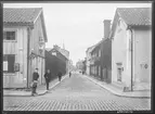 Snickaregatan i Linköping, hörnet mot Storgatan.

Bilder från gatuhörn i staden Linköping åren 1909 till 1913. Bilderna är tagna i centrala Linköping i ett projekt att dokumentera Linköping för Linköpings stad.