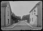 Snickaregatan i Linköping. Hörnet mot Nygatan.

Bilder från gatuhörn i staden Linköping åren 1909 till 1913. Bilderna är tagna i centrala Linköping i ett projekt att dokumentera Linköping för Linköpings stad.