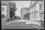 Bilder från gatuhörn i staden Linköping åren 1909 till 1913. Bilderna är tagna i centrala Linköping i ett projekt att dokumentera Linköping för Linköpings stad.