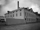 Karlstads Spisbrödsfabrik, senare KF:s bageri, på Långgatan 31-33 i kvarteret Höder. Bilden tagen 1935 samma år som KF tog över verksamheten.