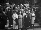 Större grupp män och kvinnor.
Fotografens ant: Sveriges tapetserare o sedelmakareförening 1936.