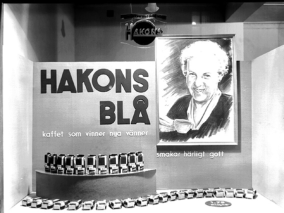 Reklam för Hakonbolaget, kaffe.
Hakonbolaget som var i kolonialvarubranschen, konstituerades 1917 med huvudkontor i västerås och filialkontor i bland annat Karlstad.
Källa. B. wendel (redaktör9, Beskrivning över Värmland med omnejd. 1939.