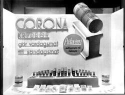 Monter med reklam för Corona kryddor.