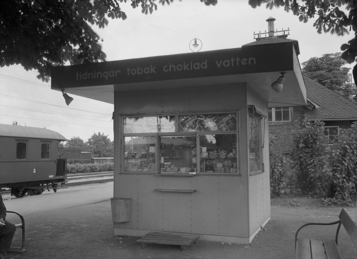 Pressbyråkiosk vid dåvarande Östra station. Bilden tagen 1938.