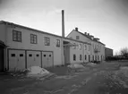 Karlstad elverk 1939. Elen producerades av ångdrivna turbiner. Anläggningen avvecklades 1952 då det nya kraftvärmeverket vid Lambergskanalen varit i bruk några år. På samma plats längs Tullhusgatan uppförs en förvaltningsbyggnad för kommunen (2014).