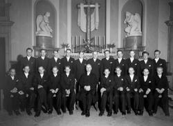 Konfirmander, samt präst i Karlstads Domkyrka.
Fotografens a