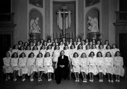 Flickskolans konfirmander i Domkyrkan.