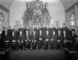 Större samling män i Hammarö kyrka.
Fotografens ant: Herr We