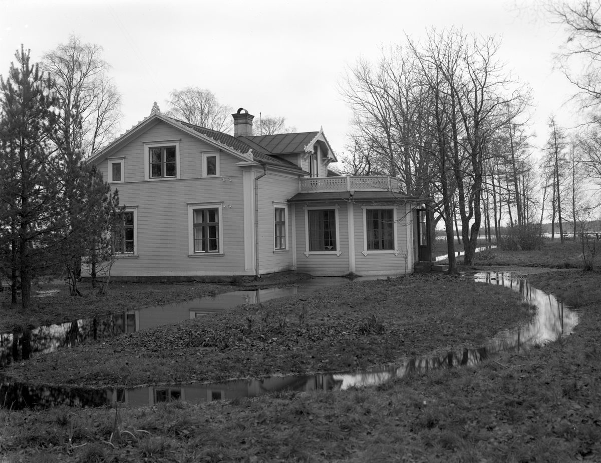 Översvämning i mitten av 1920-talet på landeriet Sjöviks marker. Huset gjordes om till lokal åt luftfartsverket när Karlstads gamla flygplats byggdes.