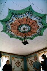 Rum med interiröt måleri på Ingersby gård i Sunne. Väggen ha