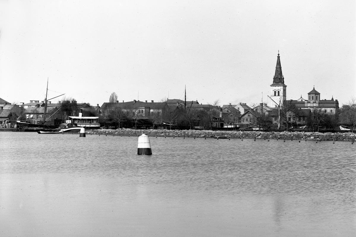 Inre hamn med Karlstadssiluett runt förra sekelskiftet.