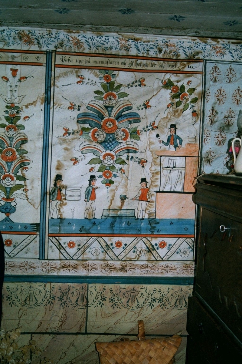Interiört måleri på gården Hagen. Väggmålningarna är utförda av Kers Erik Jönsson 1838-1839, takmålningarna samt måleri på skåp, stolar och delar av vägg som ej målades av Jönsson är utförda av målare Blom 1847.